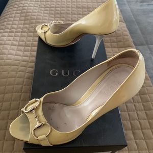 GUCCI cream patent peep toe heels - size 7